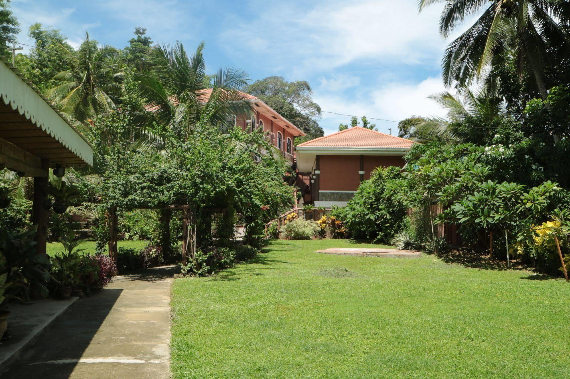 Jannah Glycel Beach House Hotel Guimaras Buitenkant foto